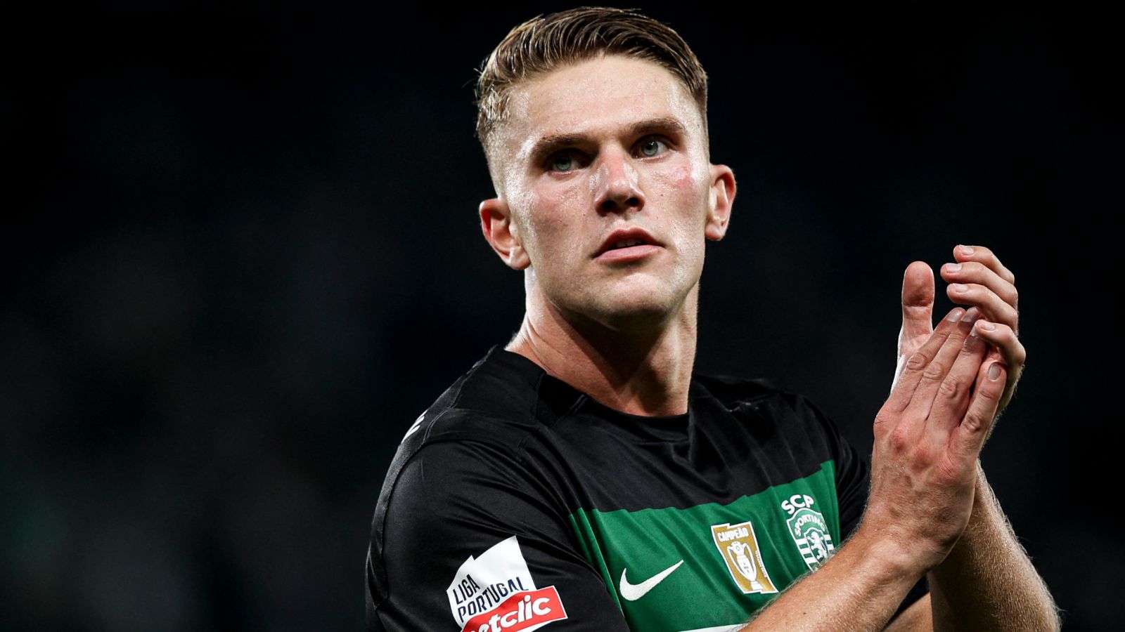 而球员们追 而球员们追